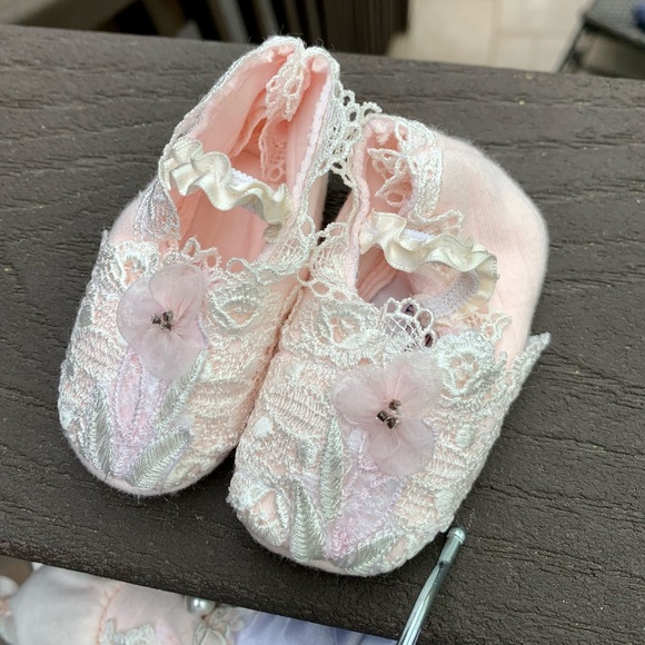 Baby Beau & Belle newborn gown and booties - Picture 2 of 5